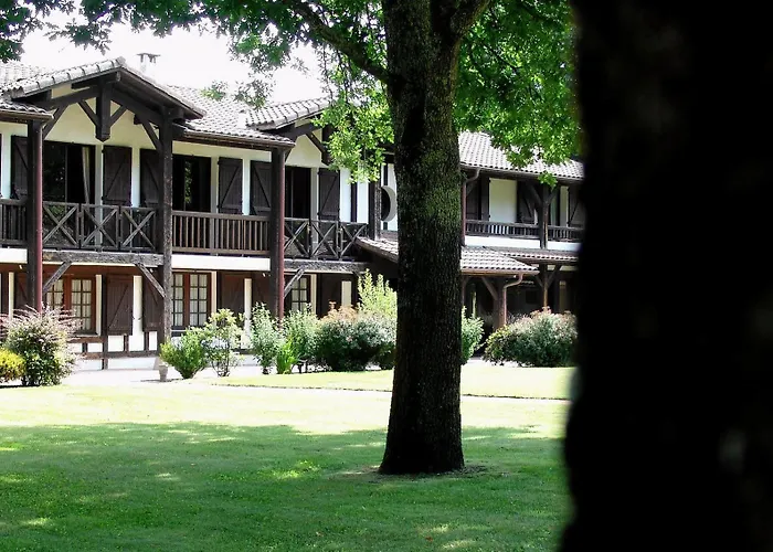 Hotel Des Pins - Teritoria 3*